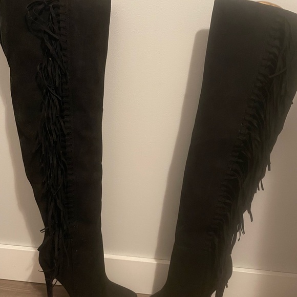 Black Stiletto Knee-High Boots - Picture 4 of 4